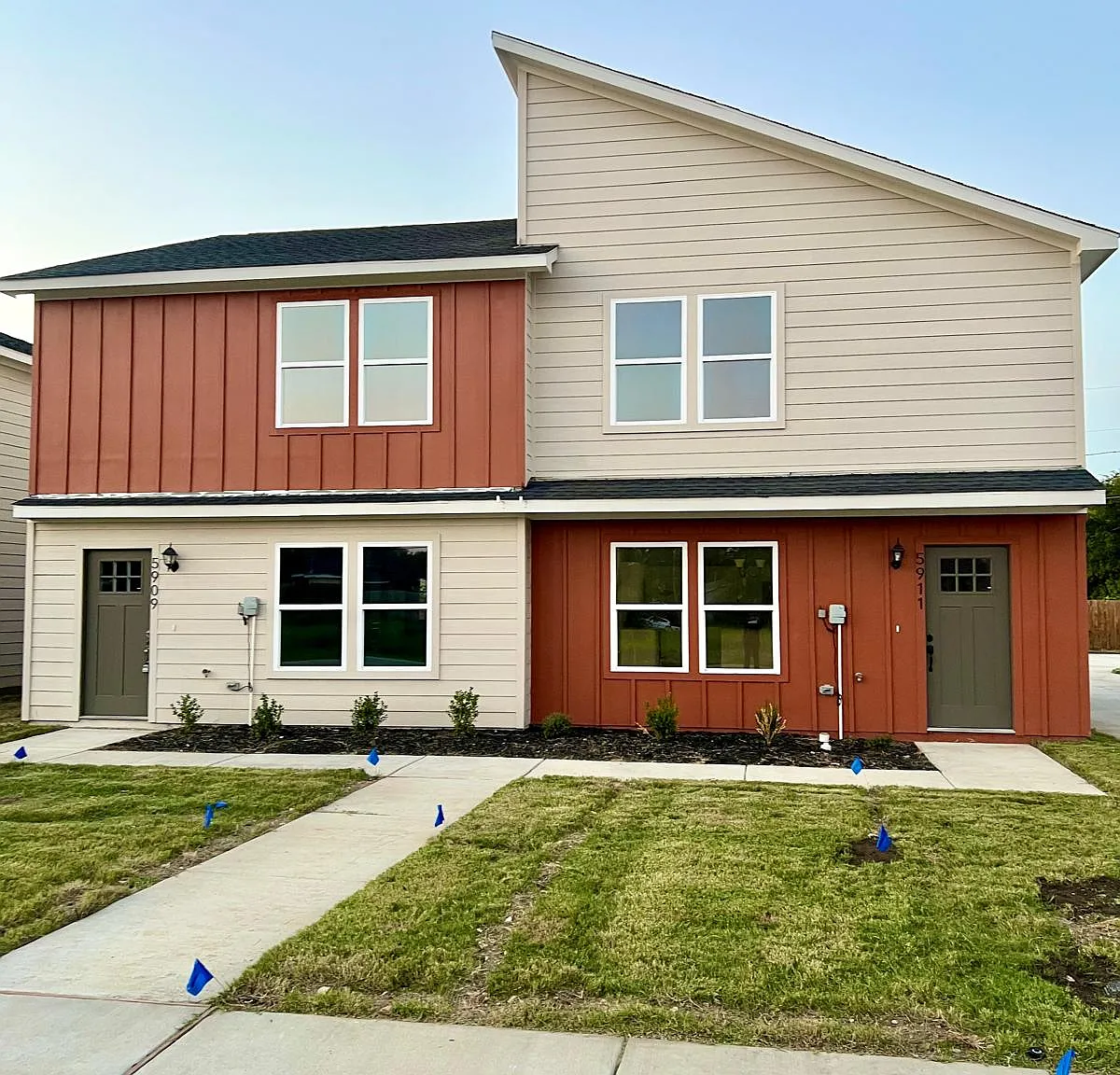 3 bed, 2.5 bath, 1471 sqft, $1,895 — Photo 1
