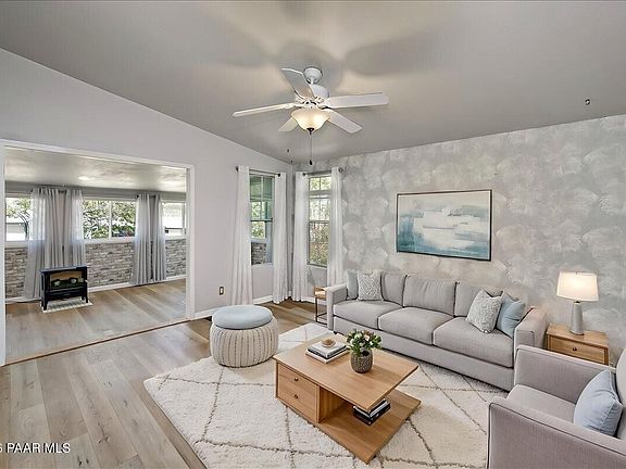 3rd image of 908 N Mountain Hollow Ct