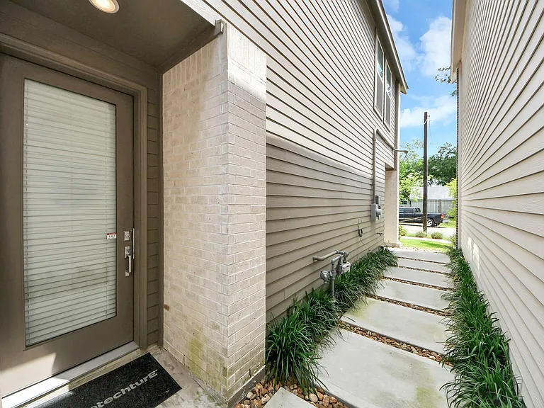1044 Homer St — Photo 4