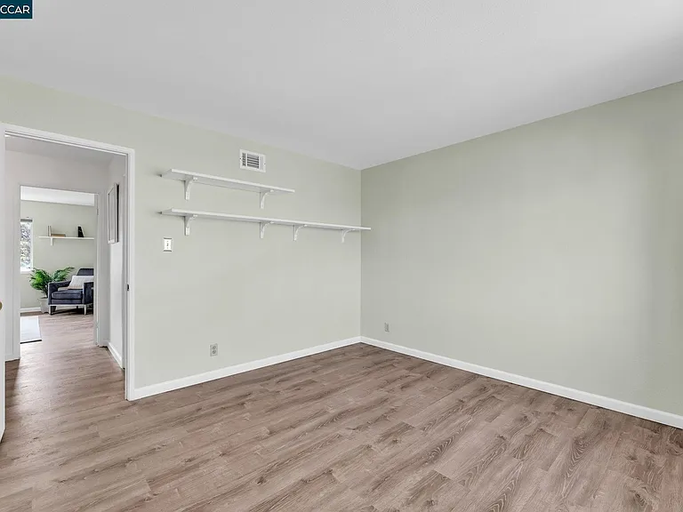 392 Bayview Cir — Photo 47