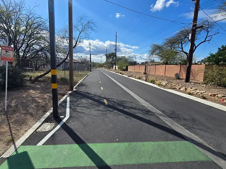 2843 E 17th St — Photo 6