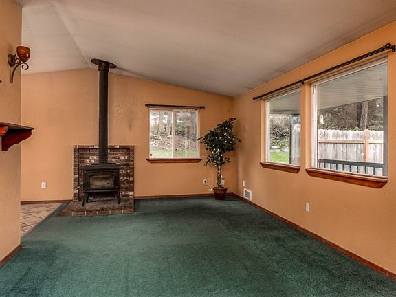 3rd image of 2482 Olympic Dr