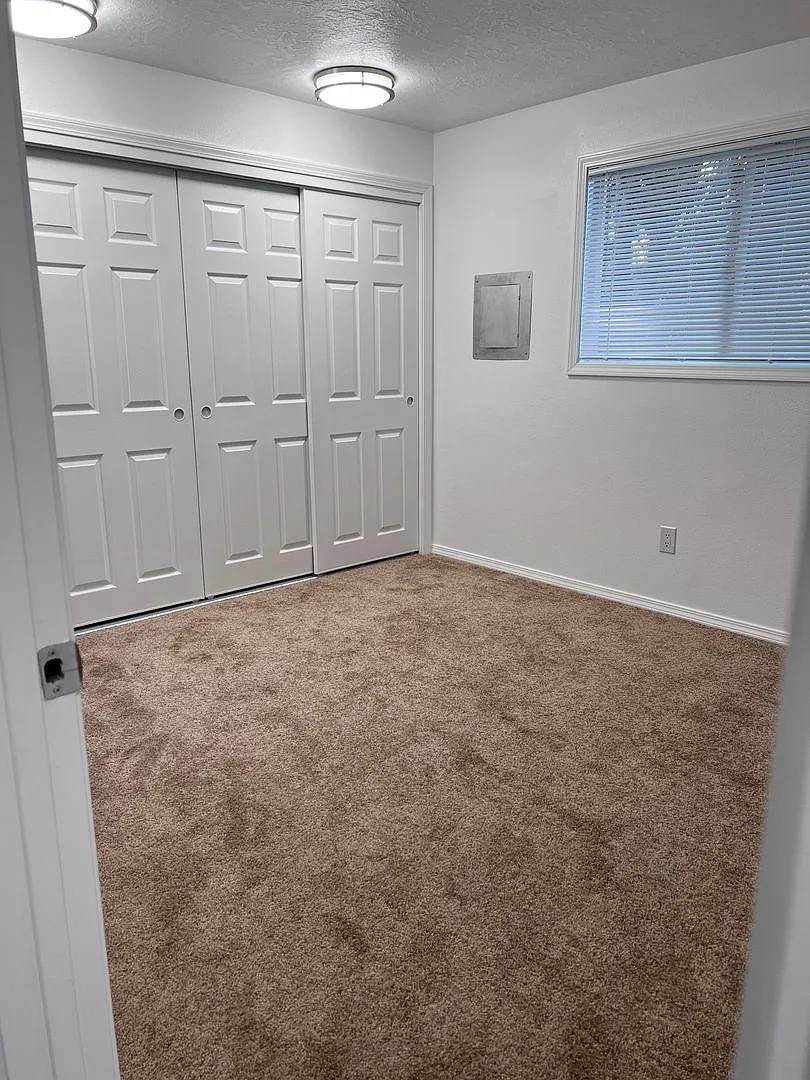124-Viking Apartments — Photo 3