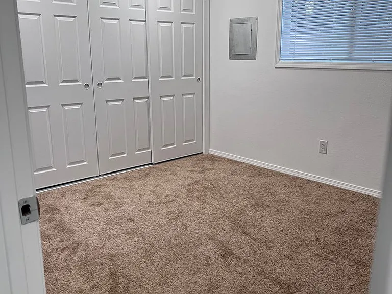 3459 Hawthorne Ave NE — Photo 3