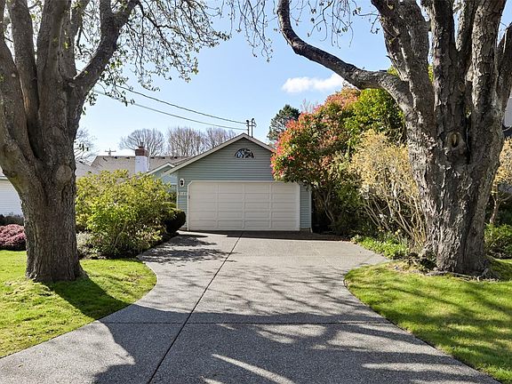 2nd image of 2105 Windsor Rd