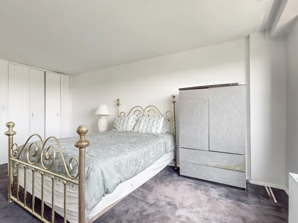 61-20 Grand Central Parkway image 9 of 18