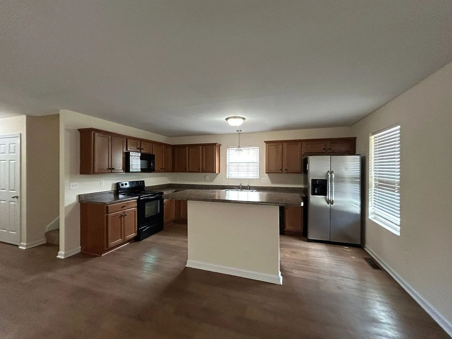 Pre-Leasing For August 6th 2027! — Photo 4