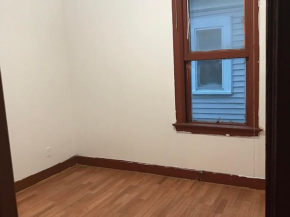 4th image of 424 Goodyear Ave #2