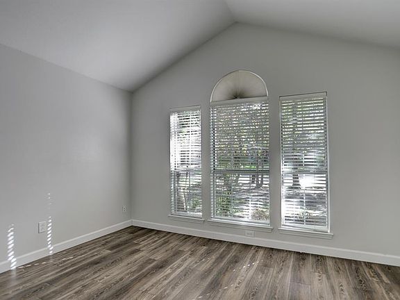 4th image of 22 Long Hearth Pl