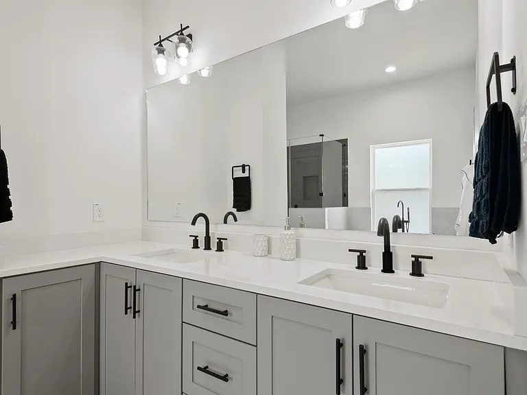 1704 Worms St — Photo 21