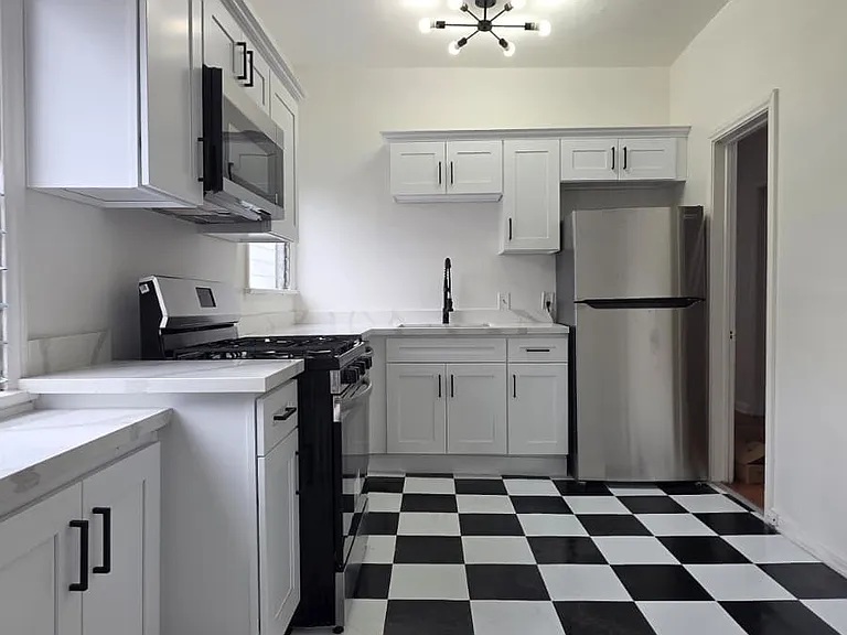 7805 Oakwood Ave — Photo 5