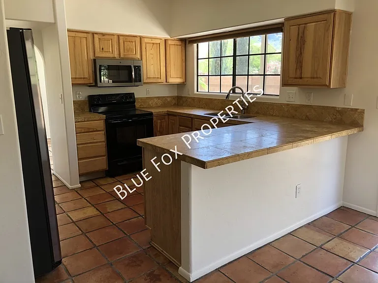 759 W Clear Creek Way — Photo 2