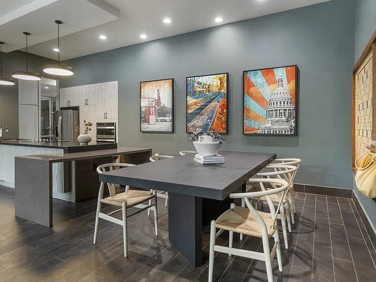 Bell South Lamar — Photo 15