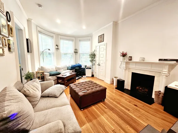 379 Commonwealth Ave, Boston, MA