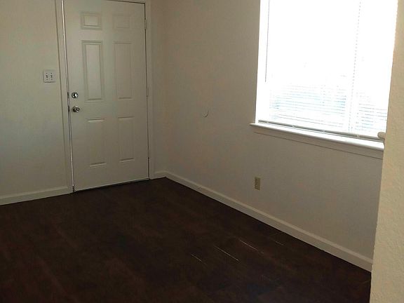 3rd image of 1319 W VOGEL Avenue