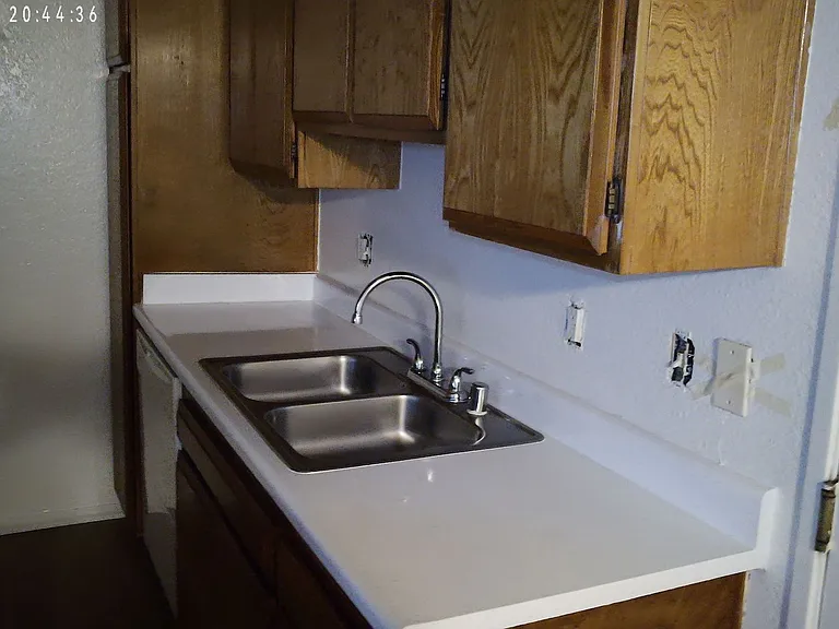 Independence Court Apartments — Photo 25