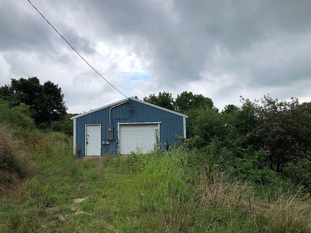 2nd image of 606 Tousey Rd