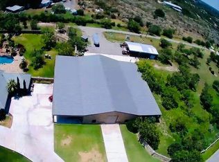 306 Acacia Dr, Uvalde, TX 78801