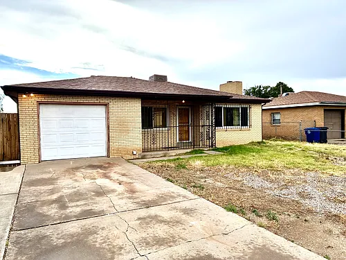 2733 Palomas Dr NE Photo 1