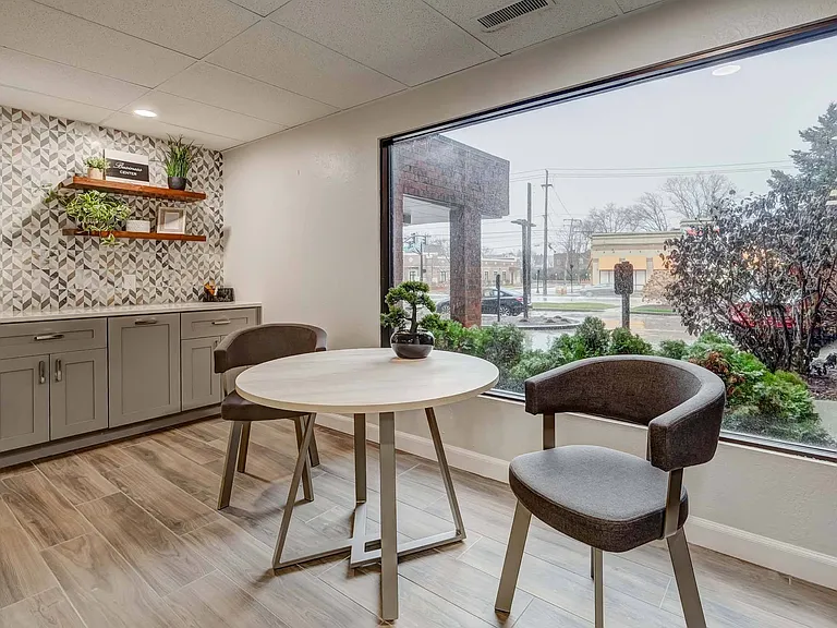 Castlewood Apartments — Photo 10