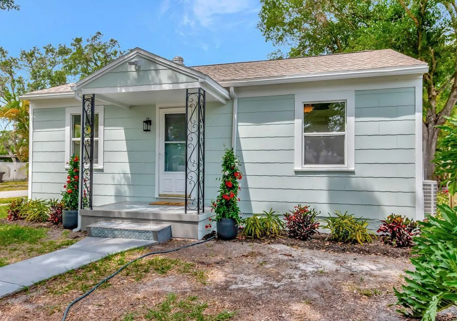 4/2 Home Charming Gulfport Home Featuring Nice Upgrades — Photo 4
