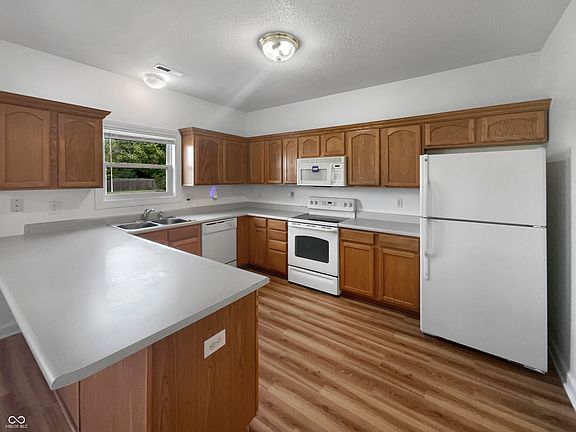 2nd image of 5920 Monticello Square Ln