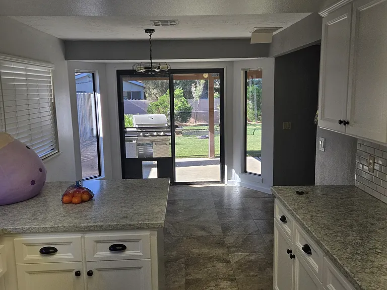 713 W Howell Ave — Photo 6