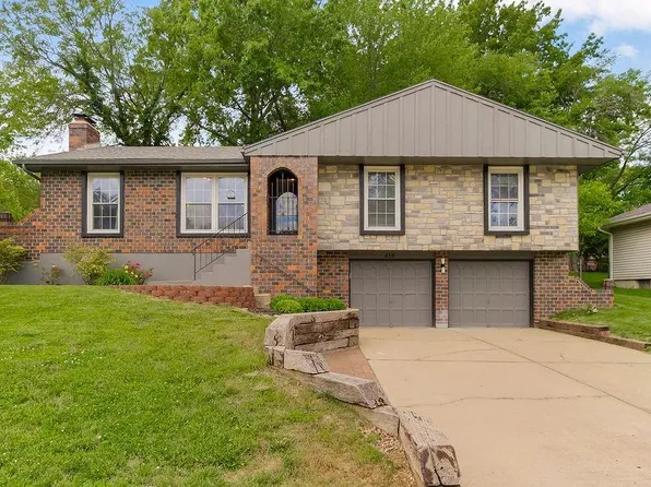 416 NE Carriage St, Lees Summit, MO 64064