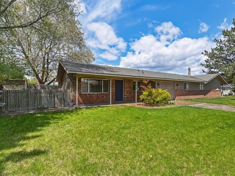 117 N Homedale Ave — Photo 1