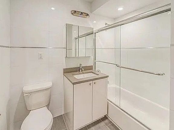 5th image of 3068 38th St #3B