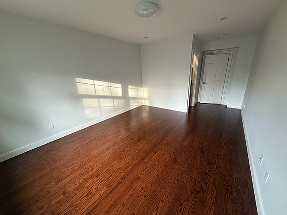 5th image of 351 Palmer Ave #2R