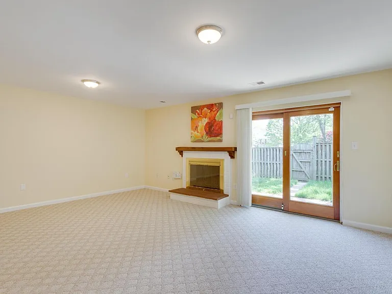 9884 High Water Ct — Photo 16