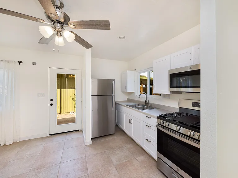 38501 Bel Air Dr — Photo 6