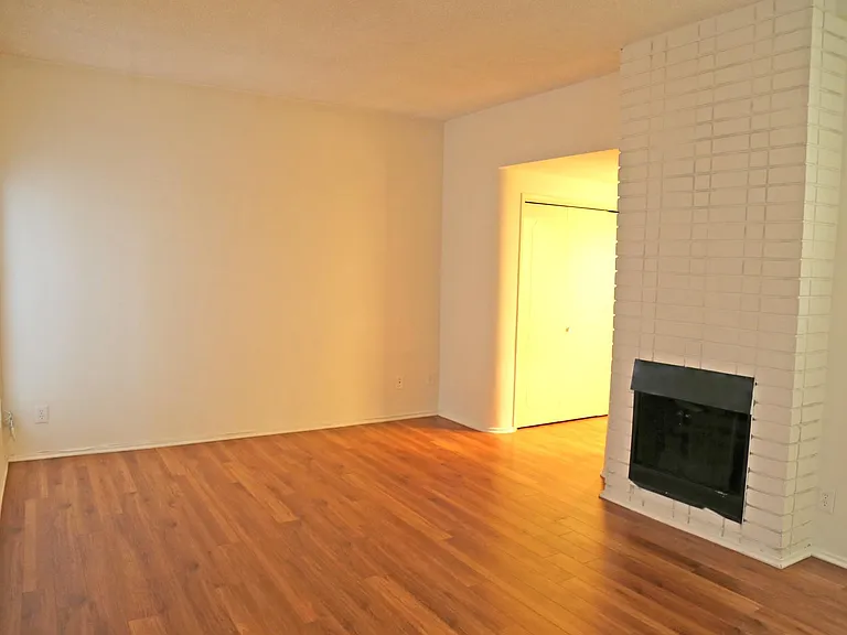 10964 Wellworth Ave #101 — Photo 2