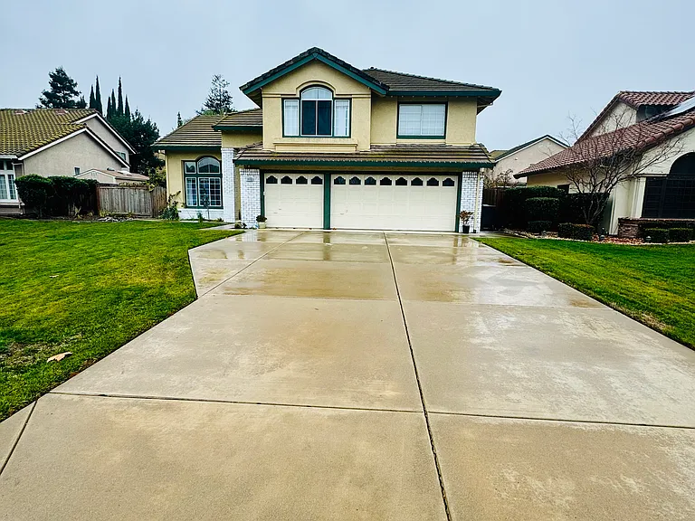 1418 Blue Jay Ct — Photo 1