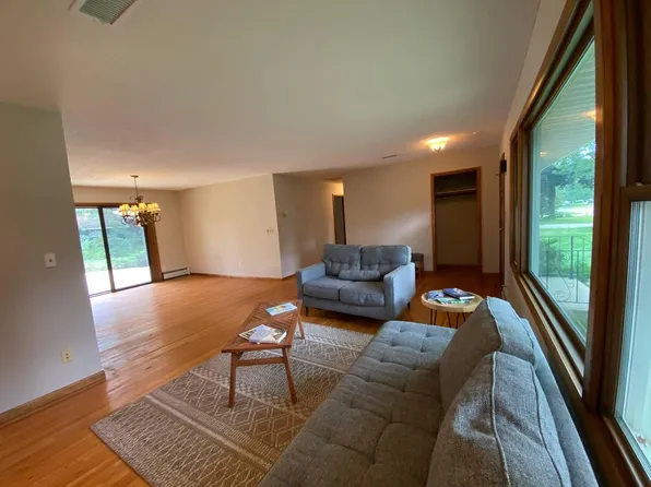 719 Grandview Ave W, Roseville, MN 55113