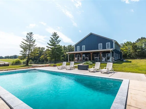 5300 McCallister Rd, Gerald, MO 63037