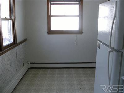 4th image of 1001-1003 S Blaine Ave