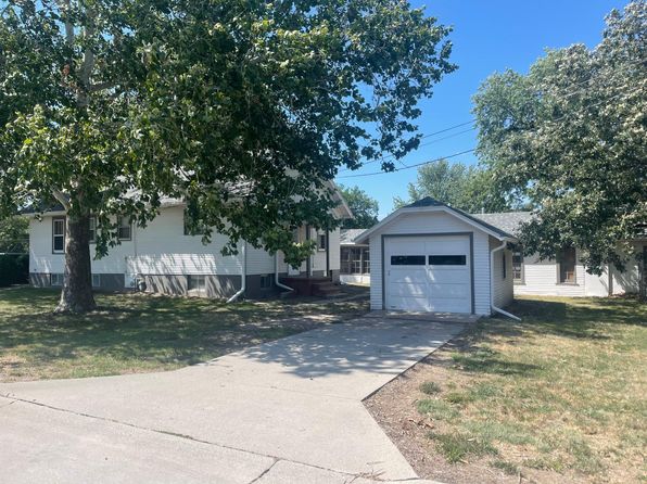 523 S Delaware Ave, Hastings, NE 68901