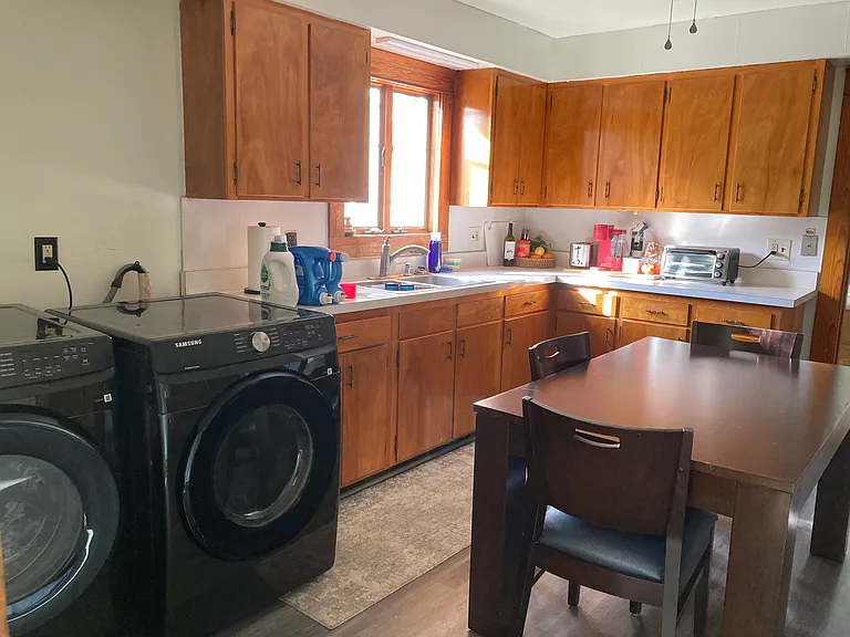 320 Malletts Bay Ave #C — Photo 12