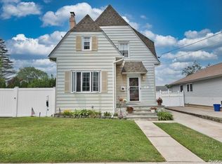 17 S Emerson Ave, Amityville, NY 11701
