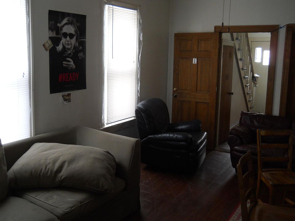 2nd image of 638 Ontario St SE #1