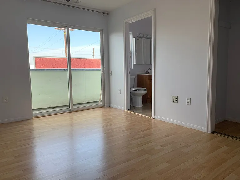 5924-5926 York Blvd — Photo 3