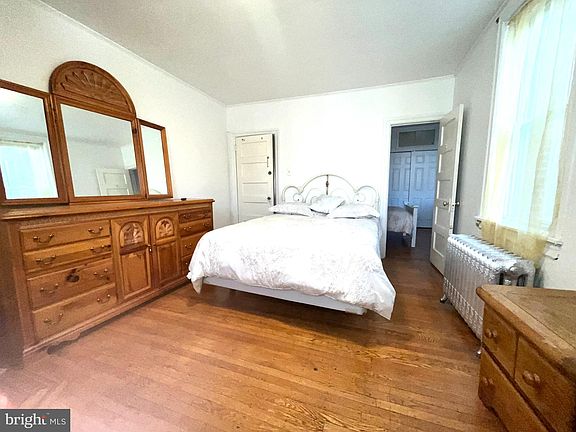 5th image of 5843 Larchwood Ave