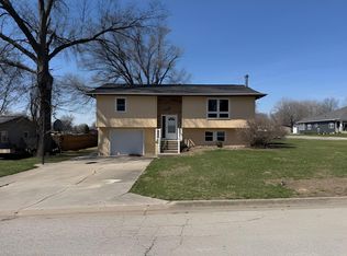 711 12th St, Kalona, IA 52247