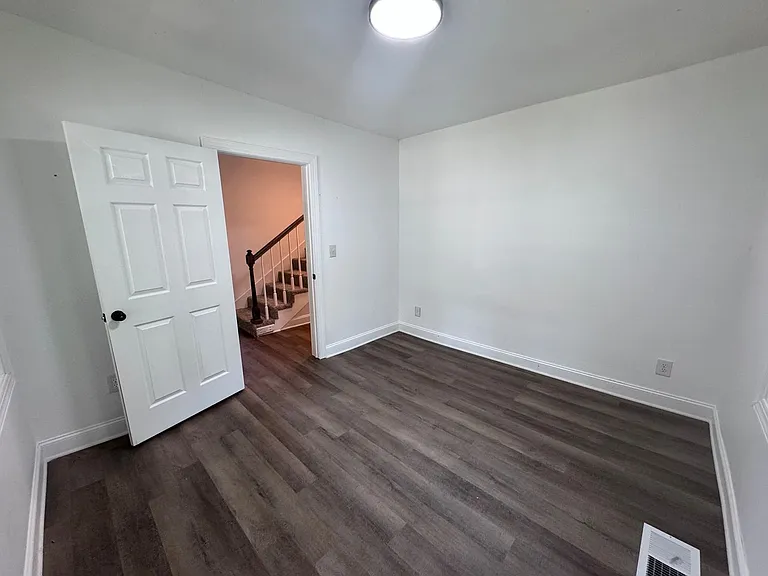 922 S 27th St — Photo 16