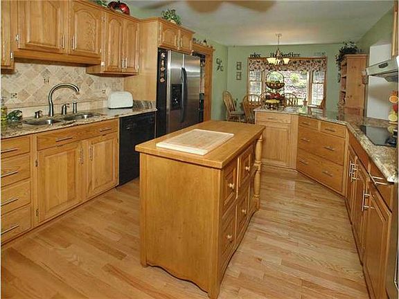 3rd image of 4307 Summervale Dr