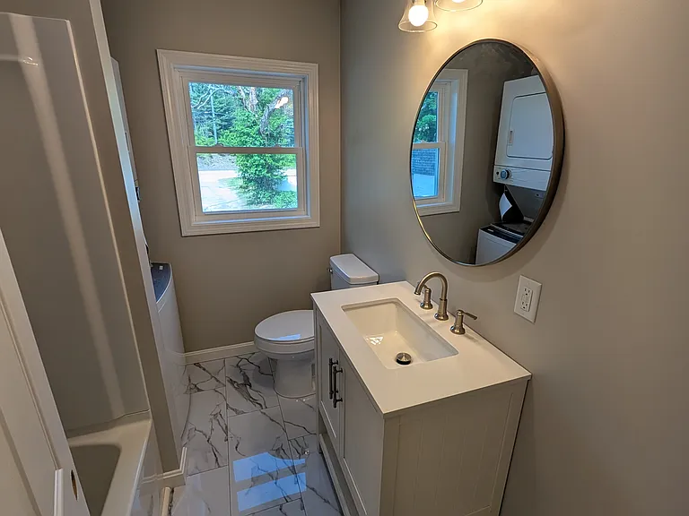 56 Woodstock Ave W #2 — Photo 2