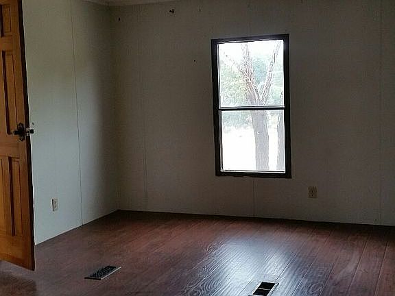 3rd image of 20 Brenden Ln