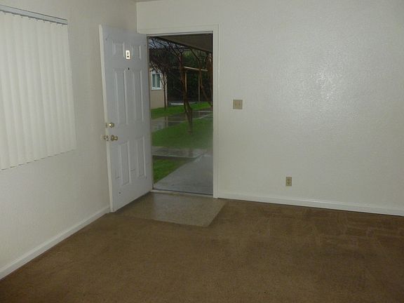4th image of 218 W Dakota Ave APT A